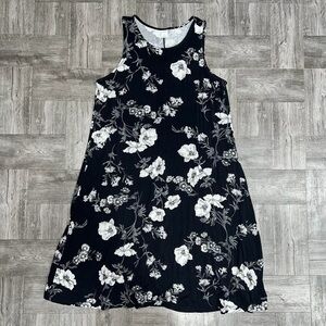 Old Navy Black and White Floral Flowy Dress Size Small